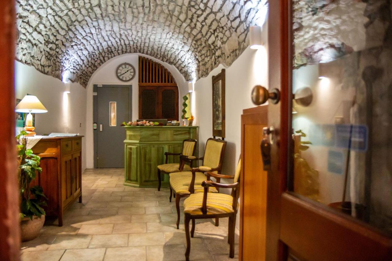 Отель S'Ammentu House Боса Экстерьер фото